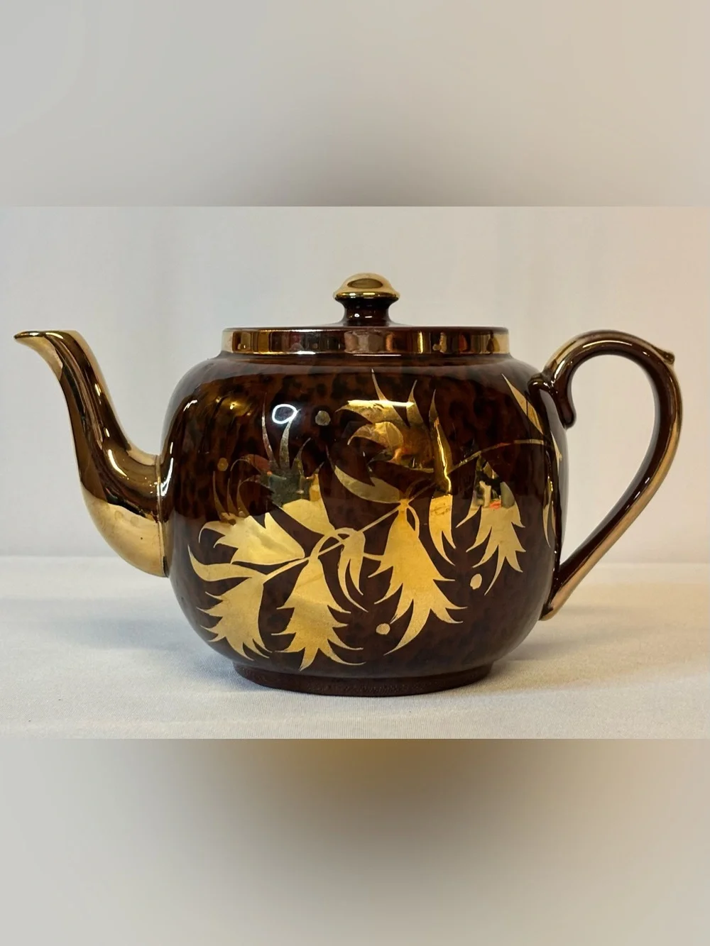 Vintage Gibsons England Tortoiseshell Teapot T720 Gold Gilt Leaf Art Deco 5.5